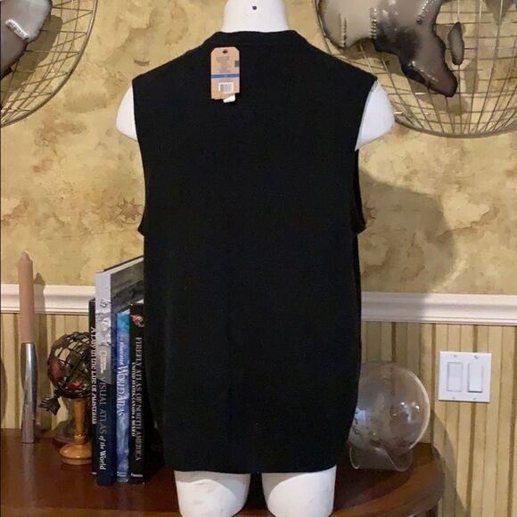 Men’s docker V-neck sleeveless sweater. - Picture 2 of 7